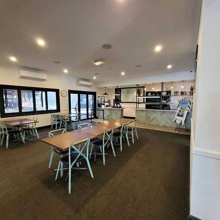 Palm And Pawn Motor Inn 沃加沃加 外观 照片