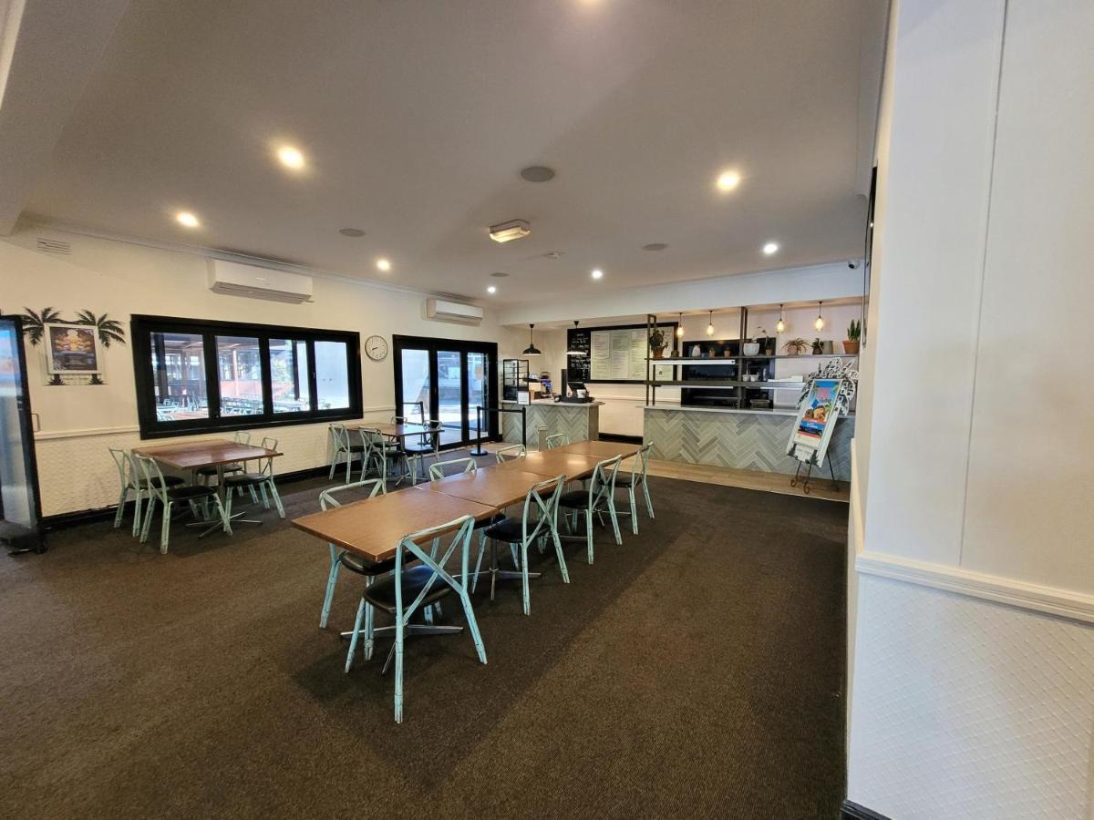 Palm And Pawn Motor Inn 沃加沃加 外观 照片